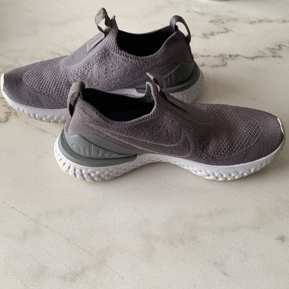 Women’s Nike Epic Phantom React Flyknit - Picture 11 of 12